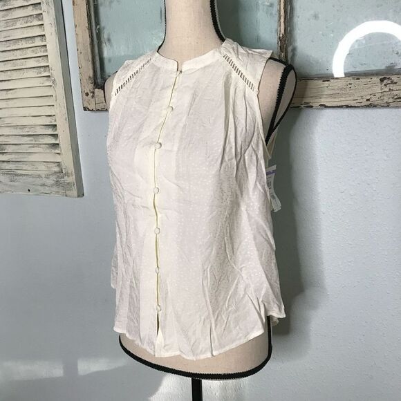 Chelsea28 Women's Ivory Button-up Sleeveless Blouse Size Small NWT - Picture 2 of 10